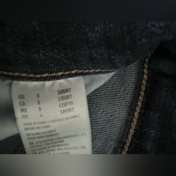 Women’s Ripped Dark Wash American Eagle Jeans - Picture 2 of 4